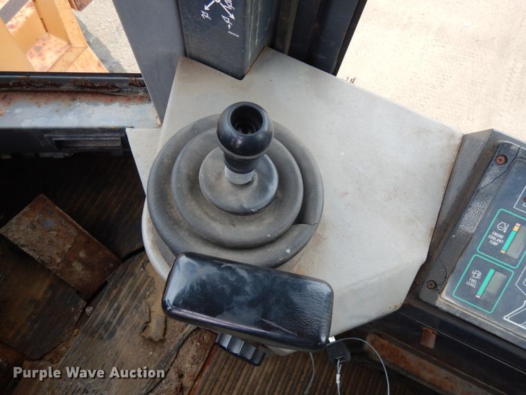 image for item IO9569 1998 Case 621B  wheel loader