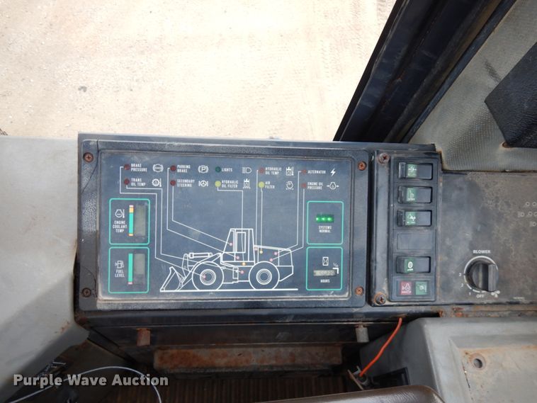 image for item IO9569 1998 Case 621B  wheel loader