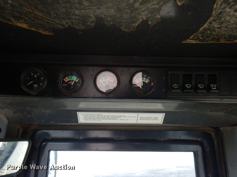 image for item IO9569 1998 Case 621B  wheel loader