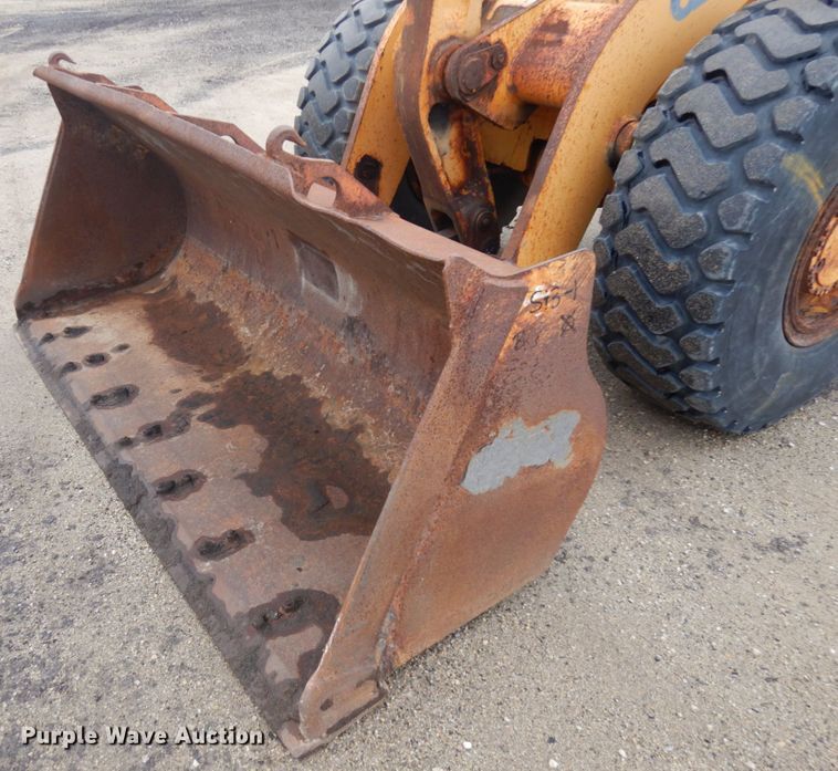 image for item IO9569 1998 Case 621B  wheel loader