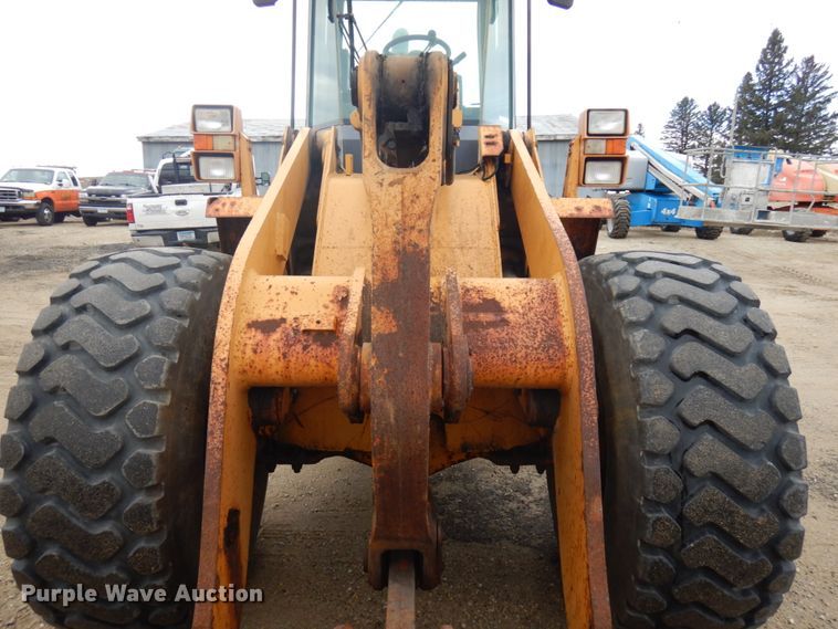 image for item IO9569 1998 Case 621B  wheel loader