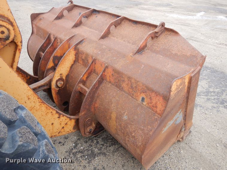 image for item IO9569 1998 Case 621B  wheel loader