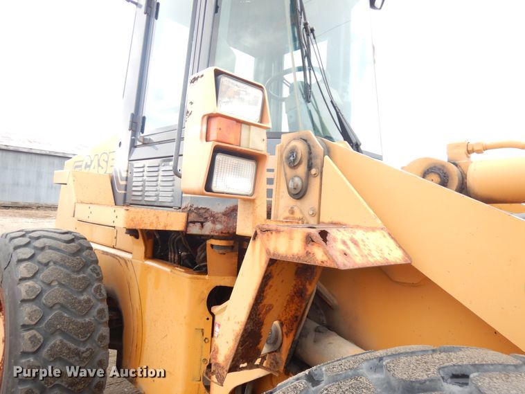 image for item IO9569 1998 Case 621B  wheel loader