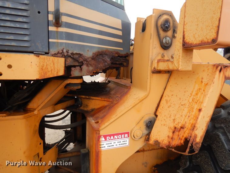 image for item IO9569 1998 Case 621B  wheel loader