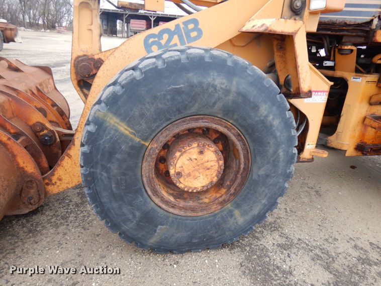 image for item IO9569 1998 Case 621B  wheel loader