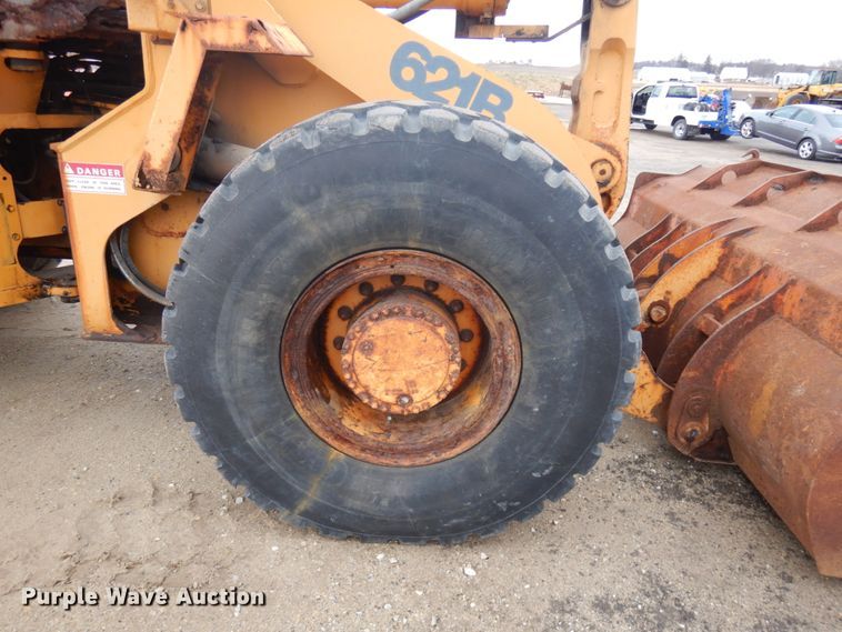 image for item IO9569 1998 Case 621B  wheel loader