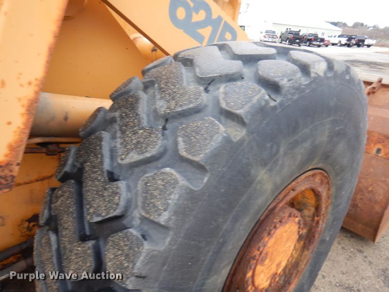 image for item IO9569 1998 Case 621B  wheel loader