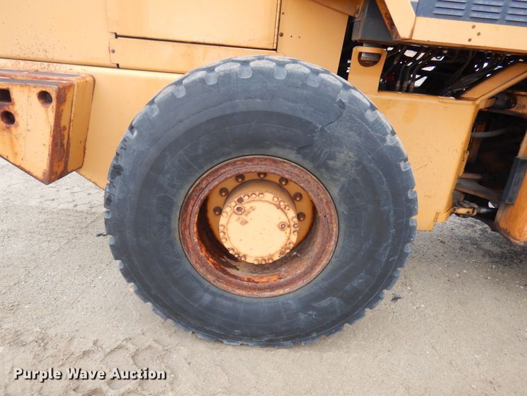 image for item IO9569 1998 Case 621B  wheel loader