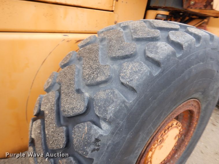 image for item IO9569 1998 Case 621B  wheel loader