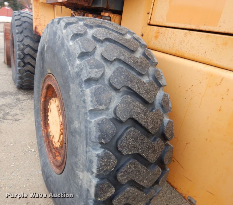 image for item IO9569 1998 Case 621B  wheel loader