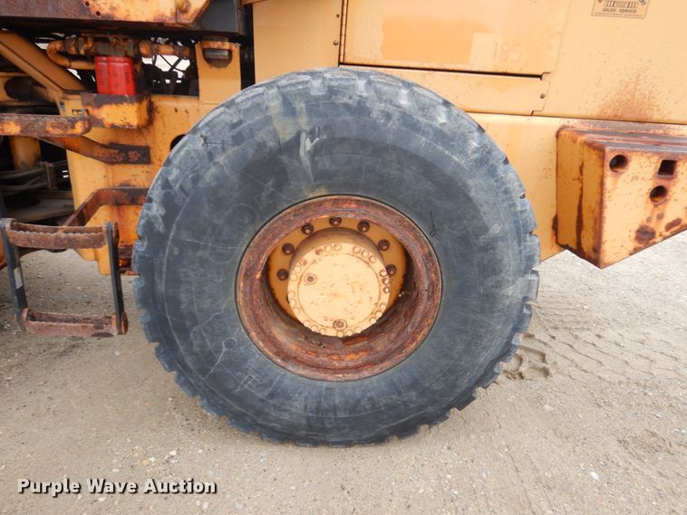image for item IO9569 1998 Case 621B  wheel loader