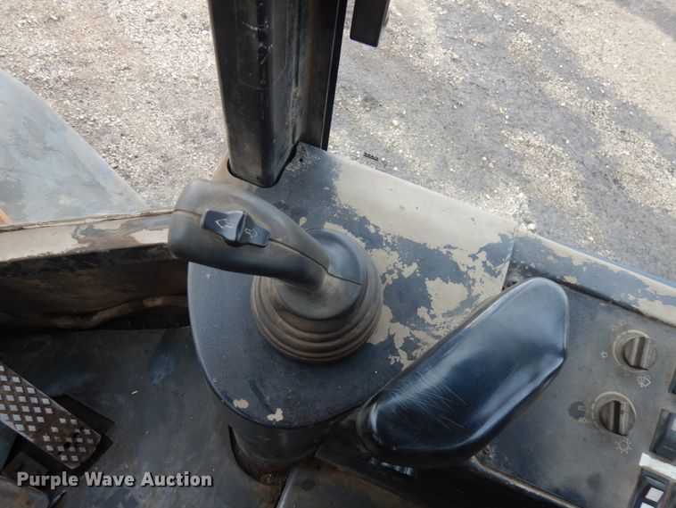 image for item IO9570 2005 Case 621D  wheel loader