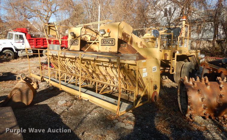 image for item IO9631 1996 Rosco SPR-H  chip spreader