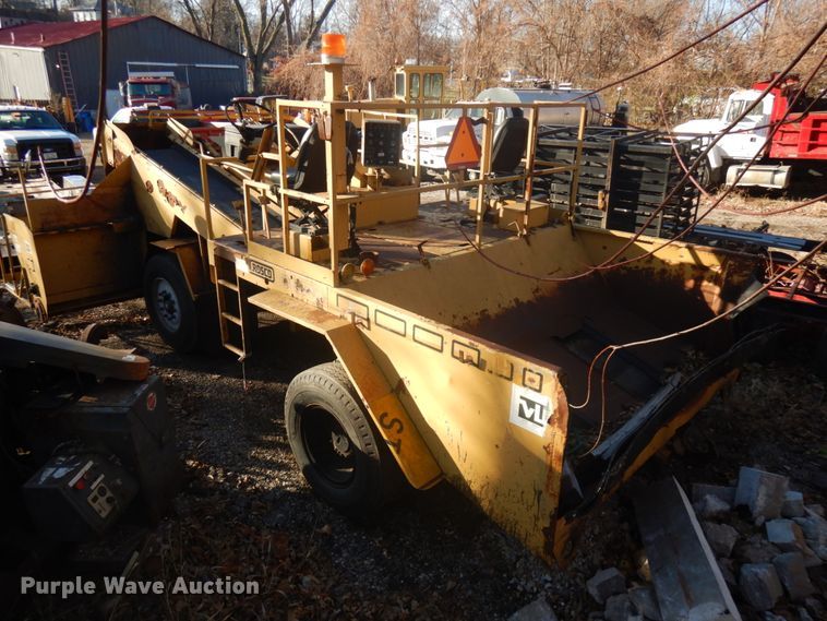 image for item IO9631 1996 Rosco SPR-H  chip spreader