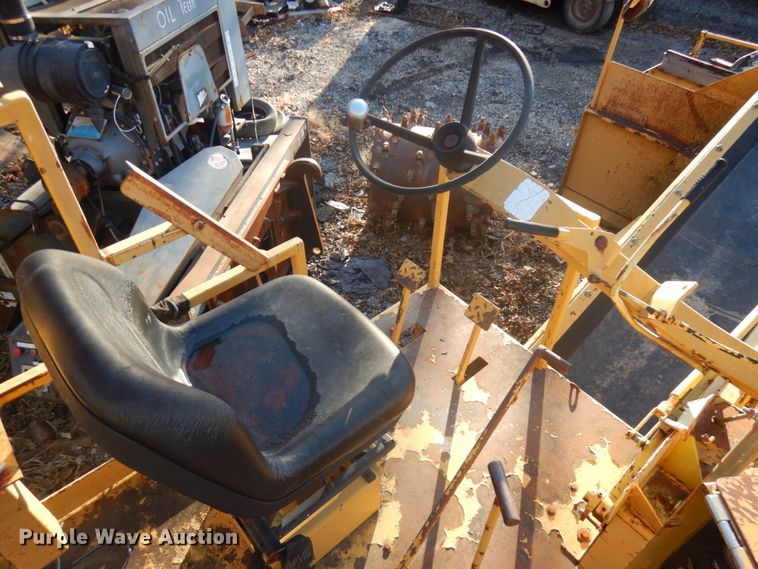 image for item IO9631 1996 Rosco SPR-H  chip spreader