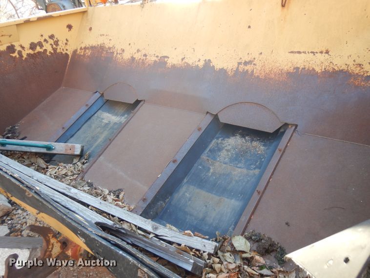 image for item IO9631 1996 Rosco SPR-H  chip spreader