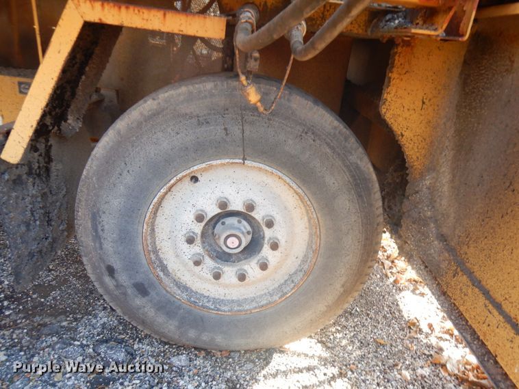 image for item IO9631 1996 Rosco SPR-H  chip spreader