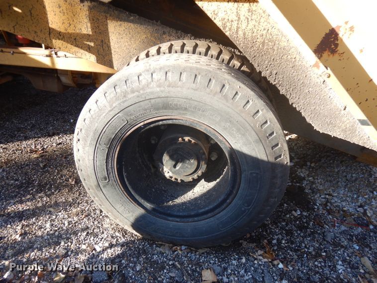 image for item IO9631 1996 Rosco SPR-H  chip spreader