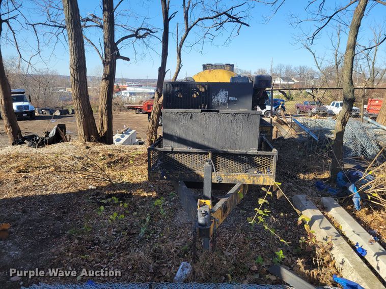 image for item IV9736 2012 Neal  seal coat trailer