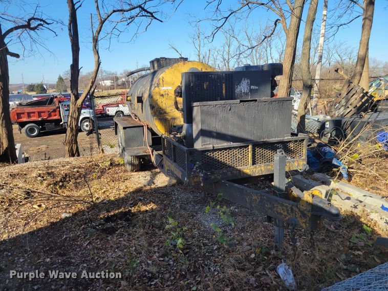 image for item IV9736 2012 Neal  seal coat trailer