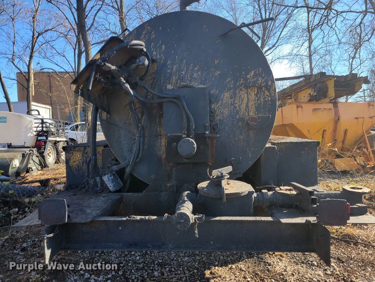 image for item IV9736 2012 Neal  seal coat trailer