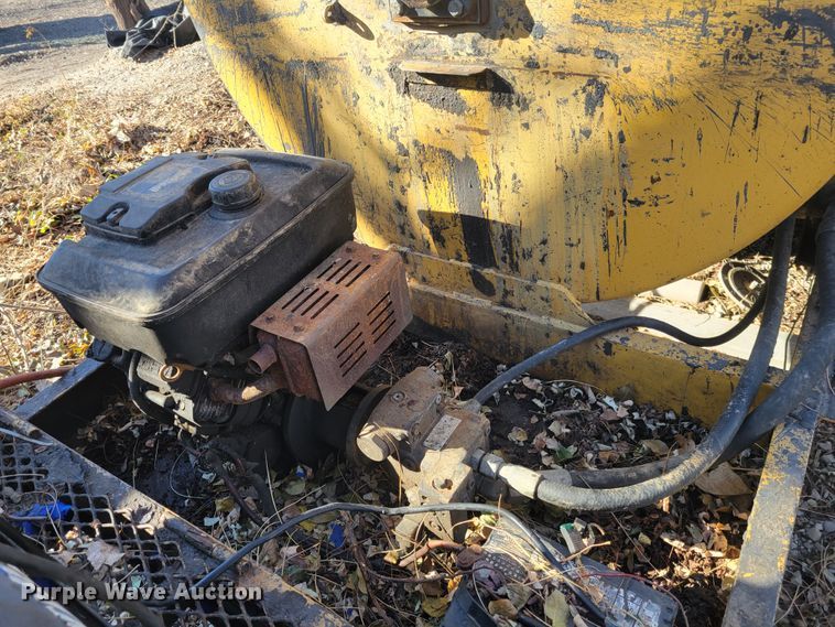 image for item IV9736 2012 Neal  seal coat trailer