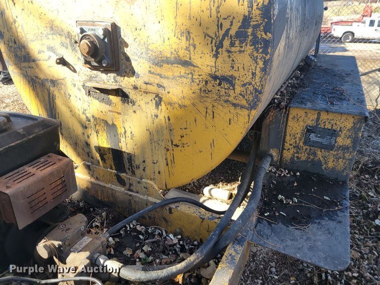 image for item IV9736 2012 Neal  seal coat trailer