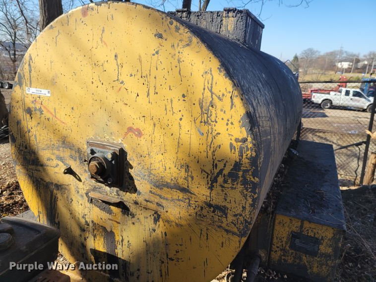 image for item IV9736 2012 Neal  seal coat trailer