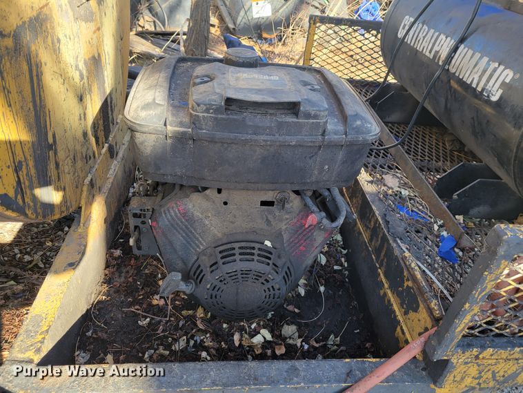 image for item IV9736 2012 Neal  seal coat trailer