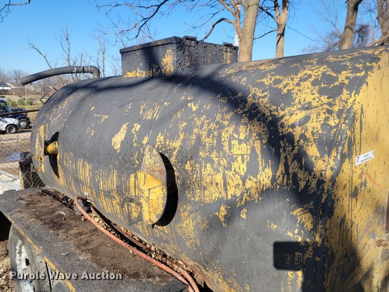 image for item IV9736 2012 Neal  seal coat trailer