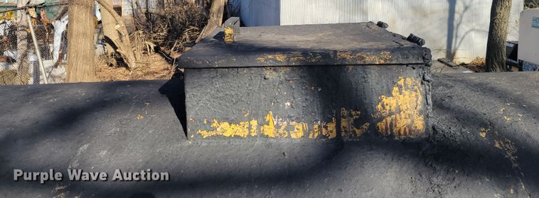 image for item IV9736 2012 Neal  seal coat trailer