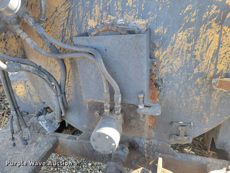 image for item IV9736 2012 Neal  seal coat trailer