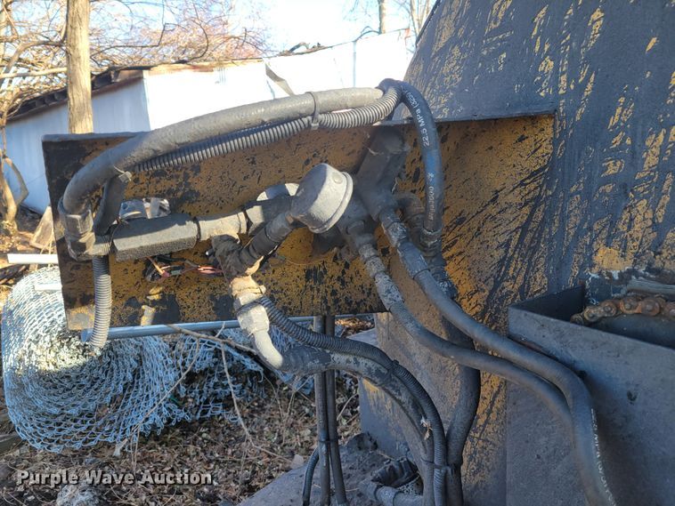 image for item IV9736 2012 Neal  seal coat trailer