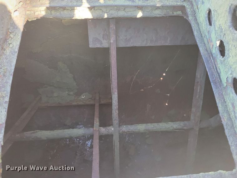 image for item IV9736 2012 Neal  seal coat trailer