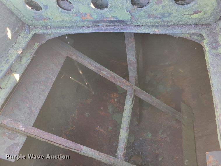 image for item IV9736 2012 Neal  seal coat trailer