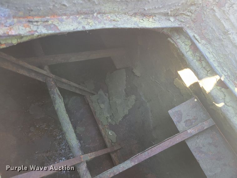 image for item IV9736 2012 Neal  seal coat trailer