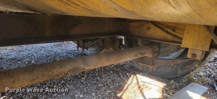 image for item IV9736 2012 Neal  seal coat trailer