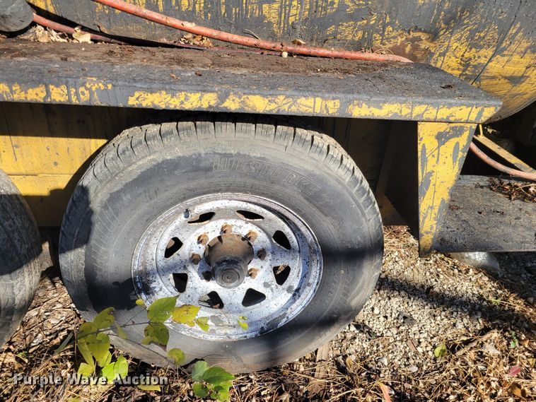 image for item IV9736 2012 Neal  seal coat trailer