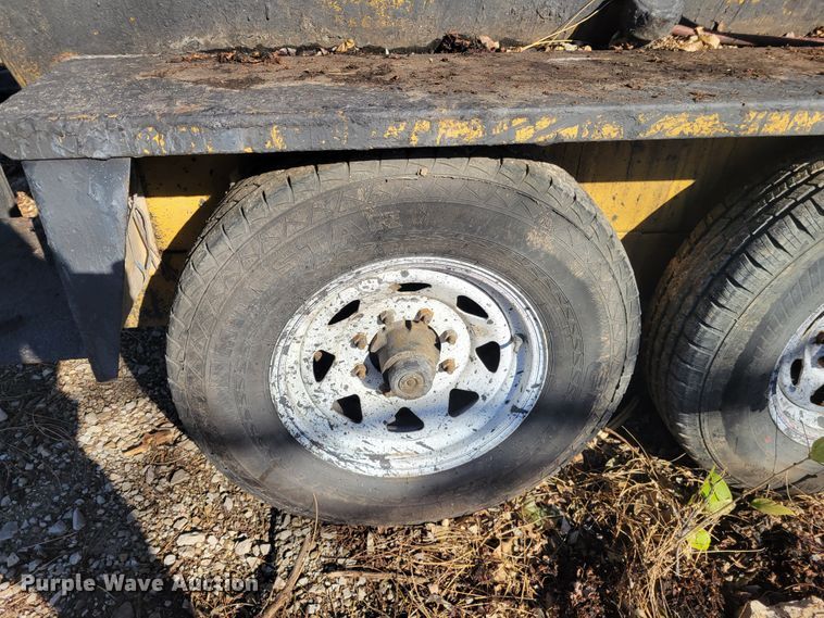 image for item IV9736 2012 Neal  seal coat trailer