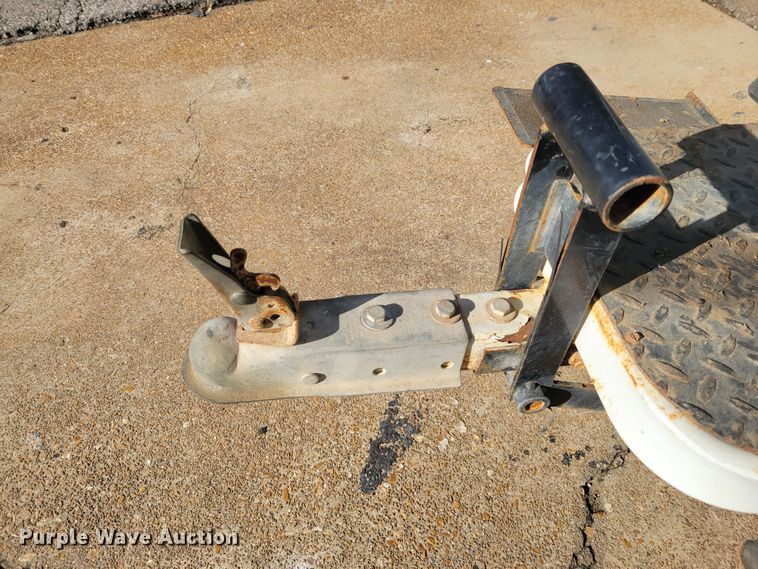 image for item IV9739 Lazy Liner  paint striping machine driver