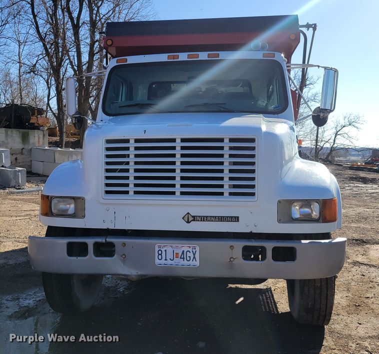image for item IV9740 2000 International 4700  dump truck