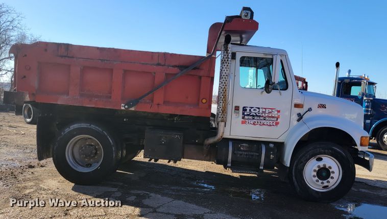 image for item IV9740 2000 International 4700  dump truck