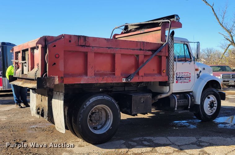 image for item IV9740 2000 International 4700  dump truck