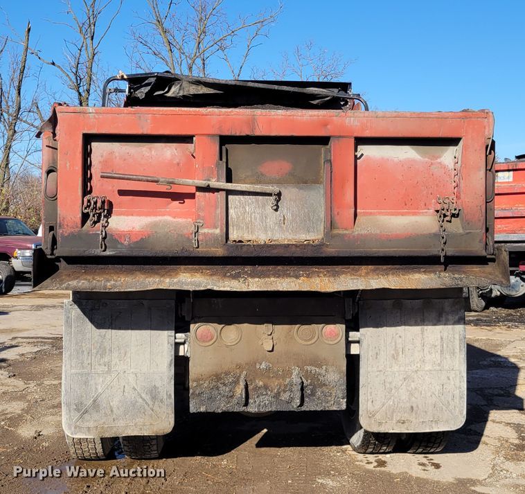 image for item IV9740 2000 International 4700  dump truck