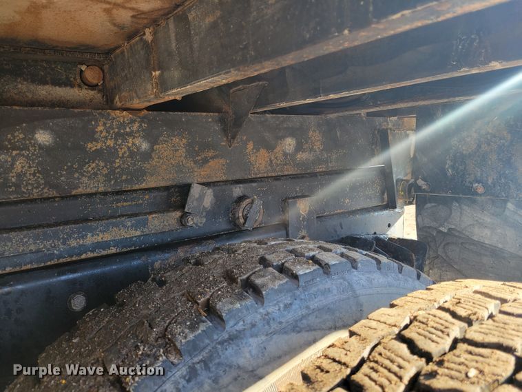 image for item IV9740 2000 International 4700  dump truck