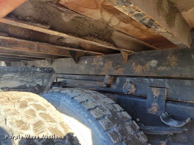 image for item IV9740 2000 International 4700  dump truck