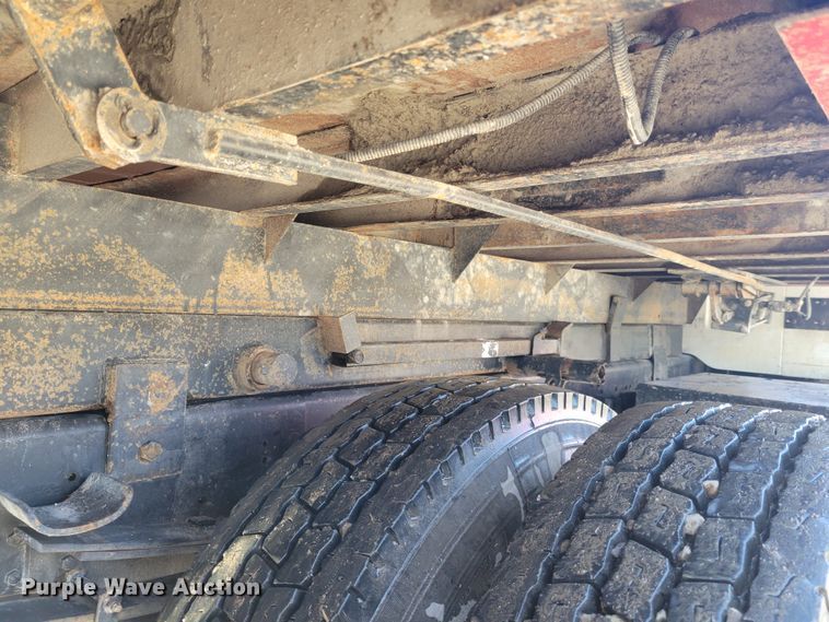 image for item IV9740 2000 International 4700  dump truck