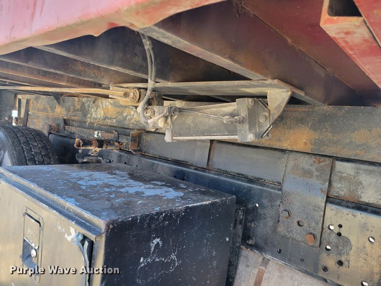 image for item IV9740 2000 International 4700  dump truck