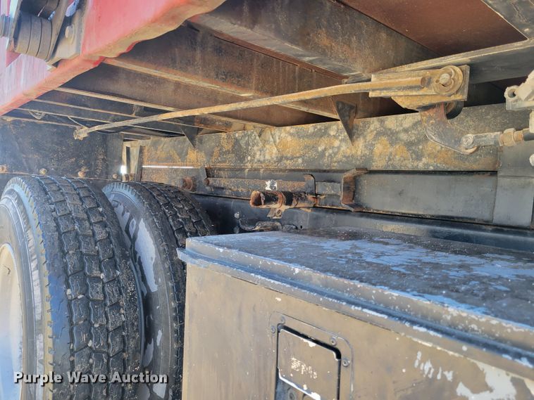 image for item IV9740 2000 International 4700  dump truck