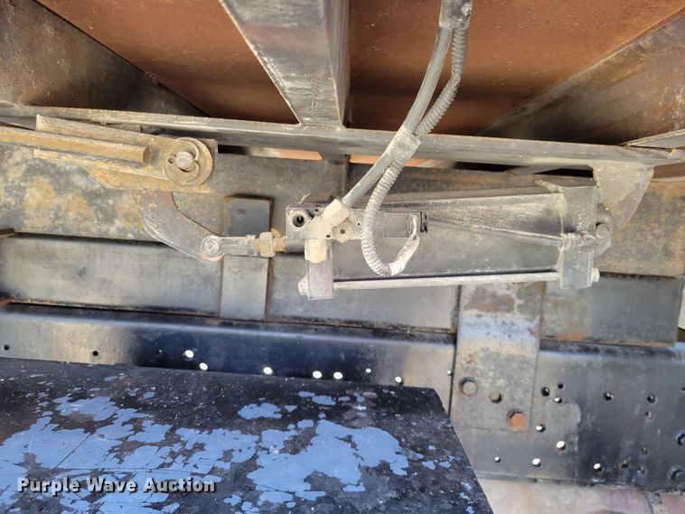 image for item IV9740 2000 International 4700  dump truck